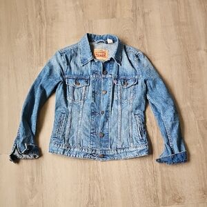 Levi's Women's Light Blue Jean Jacket Size Small